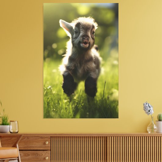 Charmante kleurrijke Baby geit in grasportret Canvas Afdruk (Insitu (Woonkamer))