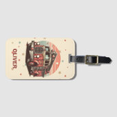 Charmante Retro Brandweerwagen bij zonsondergang Bagagelabel (Voorkant (horizontaal))