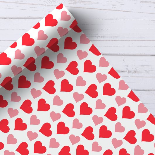 Charmante rode roze harten op wit inpakpapier