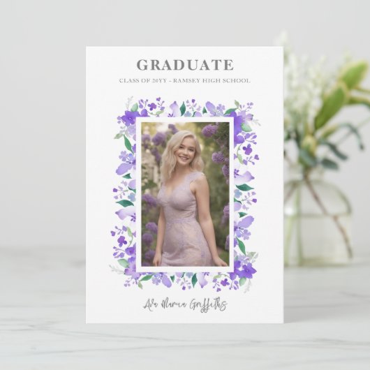 Charmante sierlijke bloemige Afstuderen Lila foto Kaart (Staand voorkant)