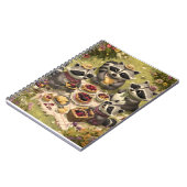 Charmante wasbeer picknick in de wei notitieboek (Linkerzijde)