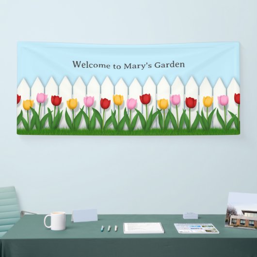 Charmante witte piket hek met tulpen op maat spandoek (Beurs)