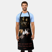 Charmante zomerbijeenkomst met vrouwen die geniete schort (Gedragen)