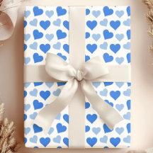 Charming Blue Hearts op wit inpakpapier
