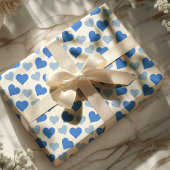 Charming Blue Hearts op wit inpakpapier