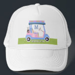Charming Feminine Golf Cart Clubs Monogram Trucker Pet<br><div class="desc">DE PUNTEN VAN DE VERPLAATSING ZIJN BESCHIKBAAR IN HET COLLECTIE BOVEN DEZE BESCHRIJVING (Golf Gal in Roze en Blauw). Dit is een charmante, unieke golfkar — mooi in roze en blauw met een gloed op zijn "dak" — smaakvol gedaan — klaar om de cursus te runnen — golfbal. Aangepaste typografie...</div>