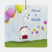 Charming Ladybug met kleurrijke hartballonnen Keramisch Ornament (Achterkant)