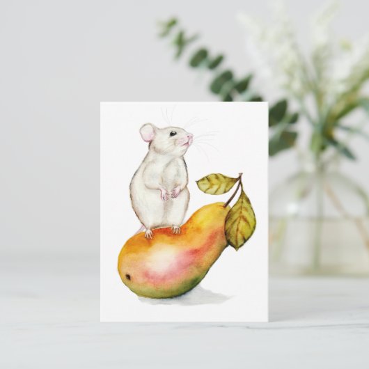 Charming Mouse on a Pear Briefkaart (Staand voorkant)