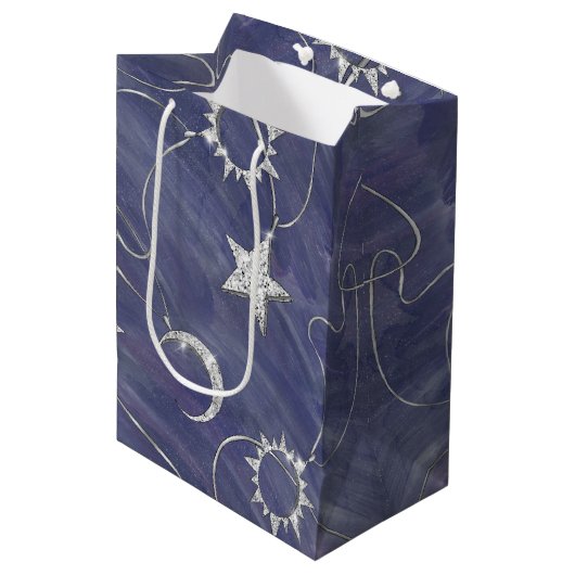Charming Mystique | Silver Moon Stars Sun Amulet Medium Cadeauzakje (Voorkant Gekanteld)