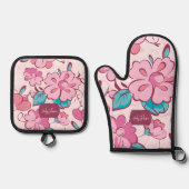 Charming Pink Flower Kitchen Custom Name Ovenwant & Pannenlap Set (Voorkant)
