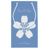 Charming Sakura in Periwinkle Gift Bag Klein Cadeauzakje (Achterkant)