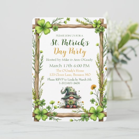 Charming Spring Clover & Gnome Invitation  Kaart (Staand voorkant)