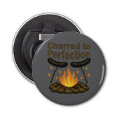 Charred to Perfection Grappige kampvuur hotdog Button Flesopener (Voorkant)