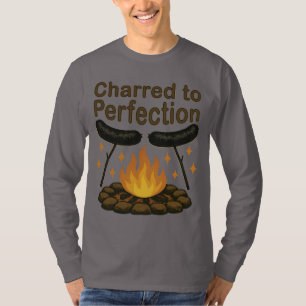 Charred to Perfection Grappige kampvuur hotdog T-shirt