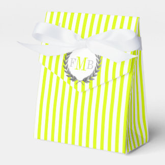 Chartreuse en witte strepen monogram bruiloft bedankdoosjes