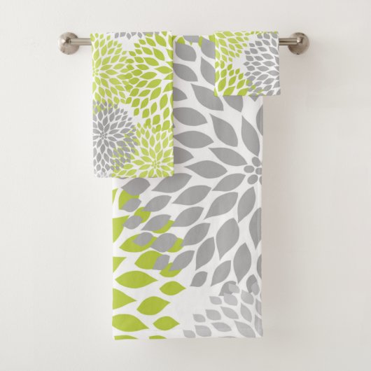 Chartreuse Gray dahlia bloembaddecor Bad Handdoek (Insitu)