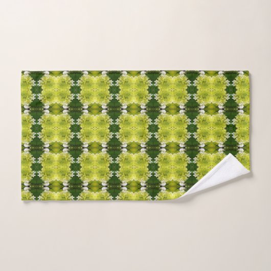 Chartreuse Green Abstract Hydrangea Blooms Patroon Bad Handdoek (Handdoek)
