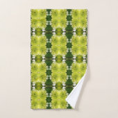 Chartreuse Green Abstract Hydrangea Blooms Patroon Bad Handdoek (Handdoek)