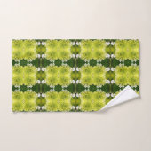 Chartreuse Green Abstract Hydrangea Blooms Patroon Bad Handdoek (Handdoek)