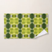 Chartreuse Green Abstract Hydrangea Blooms Patroon Handdoek (Handdoek)