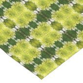 Chartreuse Green Abstract Hydrangea Blooms Patroon Korte Tafelloper (Hoek)