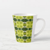 Chartreuse Green Abstract Hydrangea Blooms Patroon Latte Mok (Rechts)