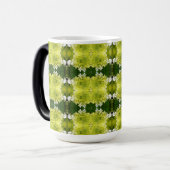 Chartreuse Green Abstract Hydrangea Blooms Patroon Magische Mok (Voorkant links)