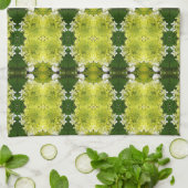 Chartreuse Green Abstract Hydrangea Blooms Patroon Theedoek (Gevouwen)