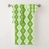 Chartreuse green diamond pattern bad handdoek (Insitu)