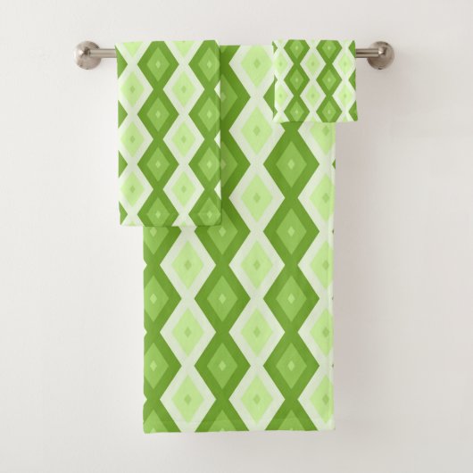 Chartreuse green diamond pattern bad handdoek (Insitu)