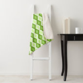 Chartreuse green diamond pattern sherpa deken (In situ)