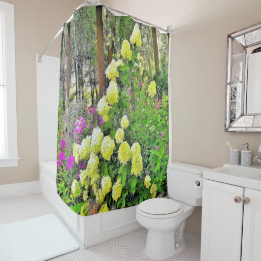 Chartreuse Green Limelight Hydrangea Garden Douchegordijn (In situ)