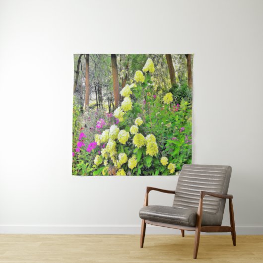 Chartreuse Green Limelight Hydrangea Garden Wandkleed (In situ)