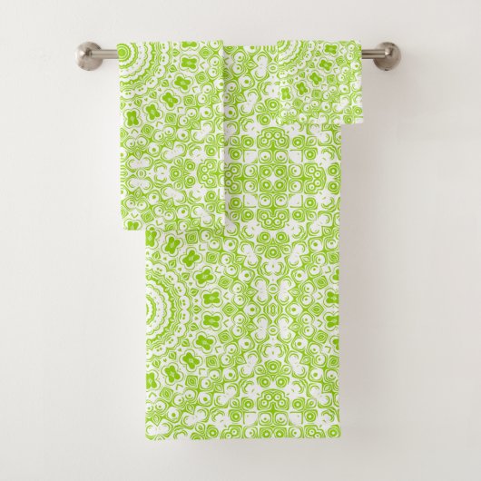Chartreuse Green Mandala Pattern Bad Handdoek (Insitu)