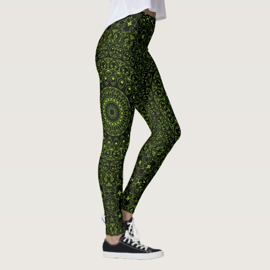 Chartreuse Groene Mandala met gedurfde symmetrie Leggings (Rechts)