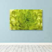 Chartreuse Groene Mum Verpakt Canvas (Insitu (Houten vloer))