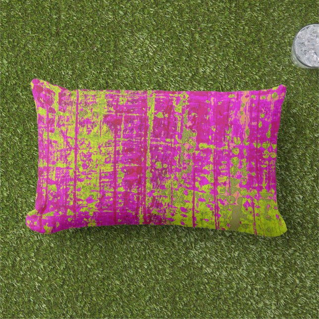 Chartreuse Kiss Pink en Green Abstract Buitenkussen (Gras)