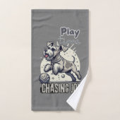 Chase the Fun: Happy Grey Dog in actie Bad Handdoek (Handdoek)