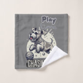 Chase the Fun: Happy Grey Dog in actie Bad Handdoek (Wasdoekje)
