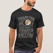 Chase the Moon - Een Stellaire Typografie T-shirt (Voorkant)
