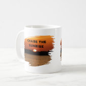 Chase the Sunrise Koffiemok (Voorkant links)