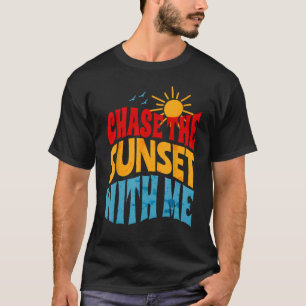 Chase the Sunset met mij Retro Vibes voor Summer V T-shirt