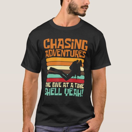 Chasing Adventures One Dive at a Time, Shell Yeah_ T-shirt (Voorkant)