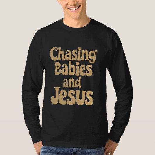 Chasing Babies and Jesus Funny Ouderschap citeert  T-shirt (Voorkant)
