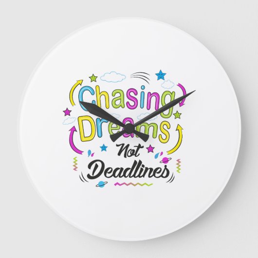 Chasing Dreams, Not Deadlines – Motivational Quote Grote Klok (Voorkant)