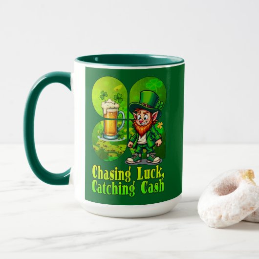 Chasing Luck Catching Cash St Patrick’s - caneca Mok (Met donut)