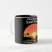 Chasing The Last Ray – Sunset Dreamer Aesthetic Tweekleurige Koffiemok (Voorkant links)
