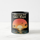Chasing The Last Ray – Sunset Dreamer Aesthetic Tweekleurige Koffiemok (Center)
