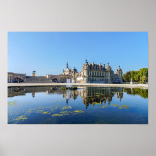 Chateau de Chantilly met reflectie in een vijver Poster