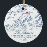 Chebeague Island Kaart Pas getrouwd Foto Kerst Keramisch Ornament<br><div class="desc">Vier hun liefde met een gepersonaliseerd bruiloftsaandenken kerstversiering, met een verfijnde marineblauwe kaart van Chebeague Island in Casco Bay, Maine. Met de trouwfoto van het paar op de achterkant is dit ornament een oprechte aandenken, ideaal om hun bruiloft te herdenken en een vleugje sentiment toe te voegen aan hun vakantiedecor....</div>